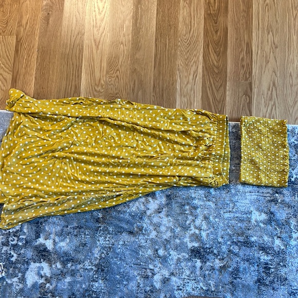 two piece set - Picture 2 of 5